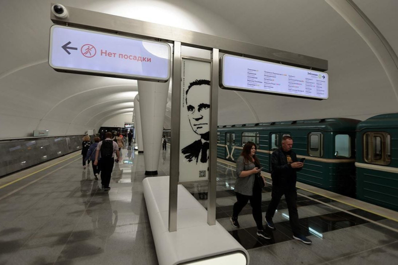 Путин закручивает гайки: в метро Москвы силовикам разрешили досмотр телефонов россиян