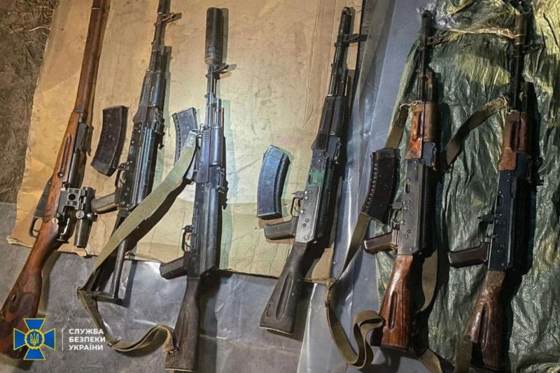 Пытались наладить сбыт оружия - СБУ и полиция задержали четырех мужчин