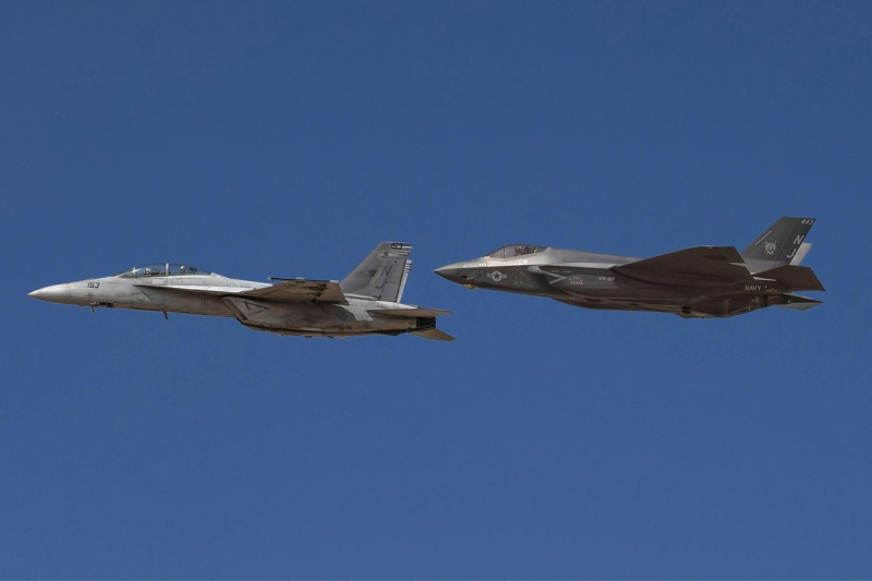 Россия направила ракетоносцы "Ту-95" к Аляске – истребителям ВС США пришлось вмешаться