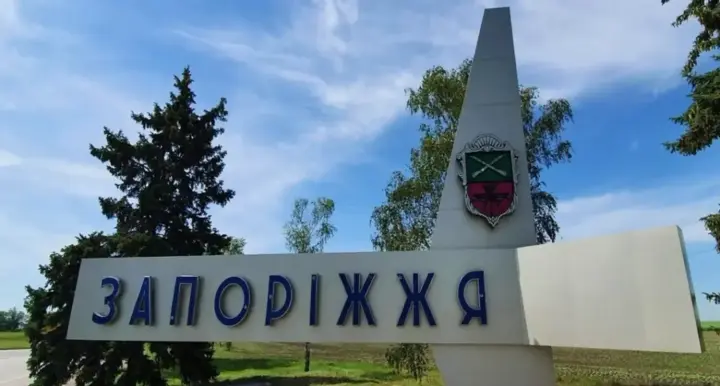 Российский дрон атаковал автомобиль в Запорожье: двое раненых