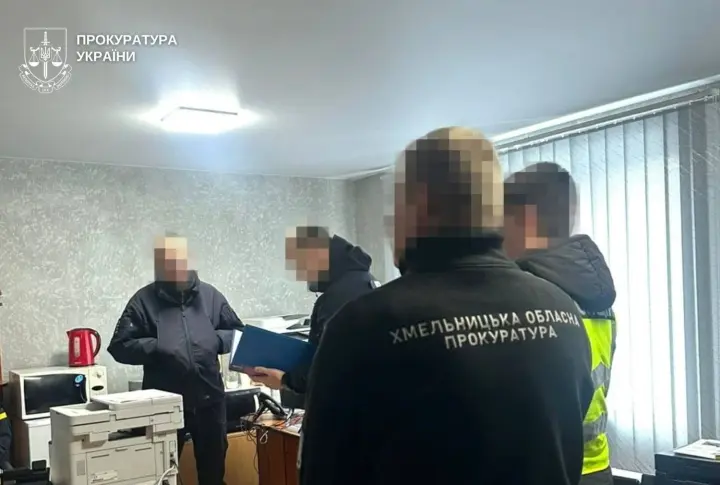 Руководство подразделения ГСЧС получило подозрения за непригодные спецкостюмы для спасателей на 14 млн грн