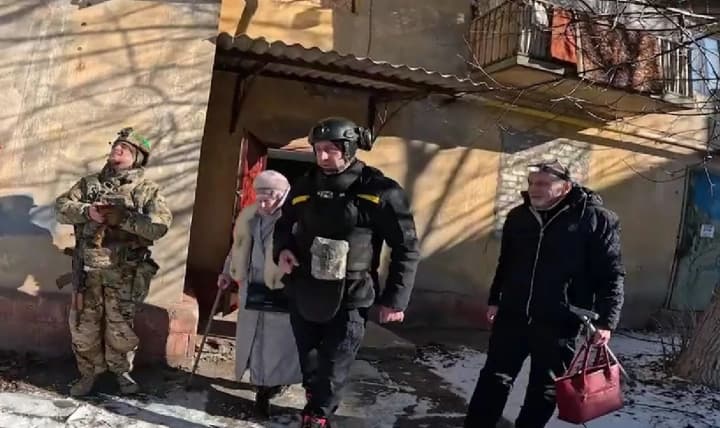 Спасатели показали эвакуацию 9 человек из Дружковки в Донецкой области