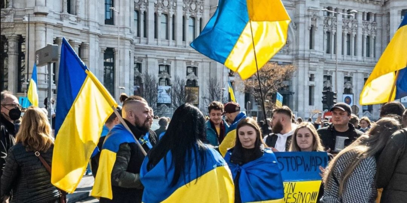 Стало известно, сколько украинцев доверяют президенту и как относятся к власти и демократии, – соцопрос КМИС