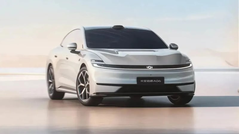 У світі показали перший серійний електромобіль на натрій-іонній батареї