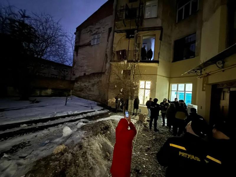 Во Львове произошел взрыв газа в жилом доме, пострадали два человека
