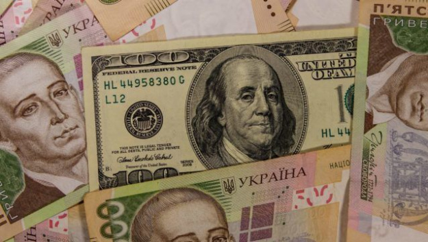 Плавна девальвація: чому експерти впевнені у подальшому знеціненні гривні