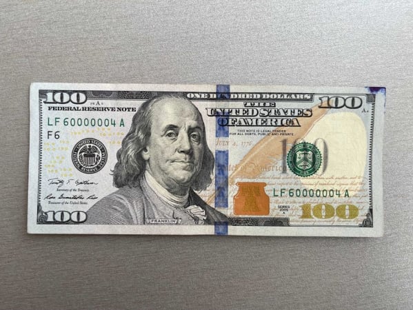 Банкнота номіналом 100 доларів — лідер серед підробок іноземної валюти в Україні