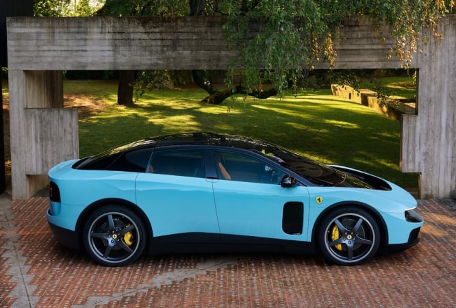 Акції Ferrari обвалилися після презентації першого електромобіля Luce